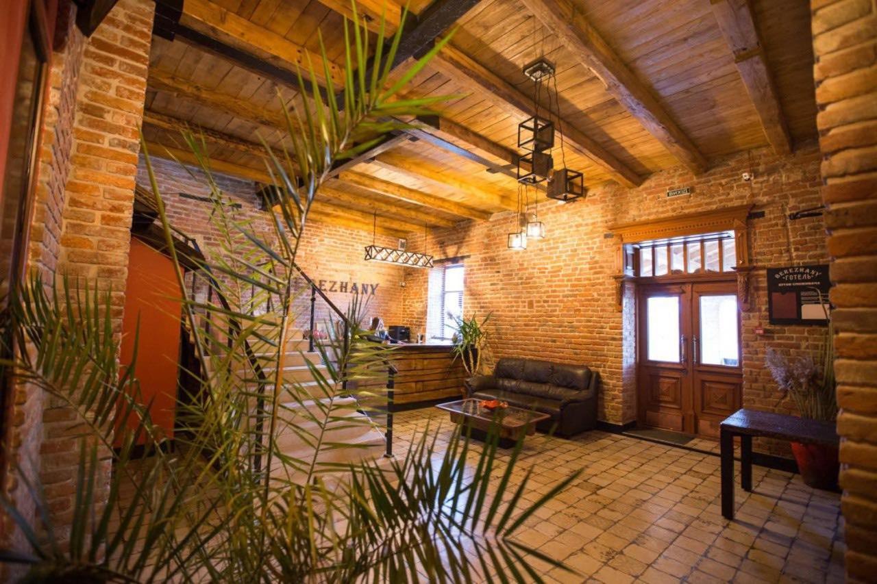 Готель Бережани Berezhany Exterior foto
